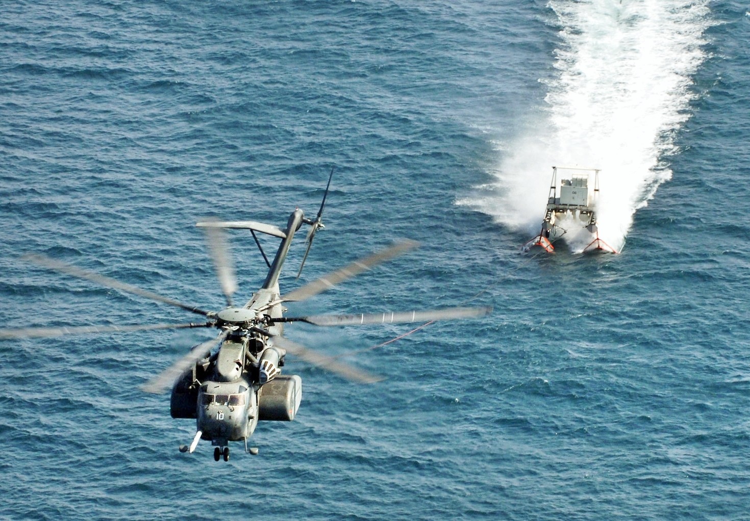 ▲直升機─為對抗美軍掃雷能力，解放軍曾研議製造所謂的反直升機繫留雷。（圖／美國防部）