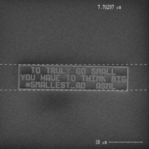 直徑比頭髮還小!艾斯摩爾打出世界最小廣告 吸引科技人才