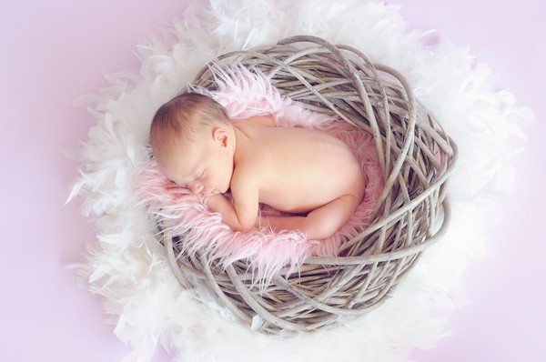 ▲新生寶寶呼吸有雜音是不是感冒？（圖／pixabay.com）