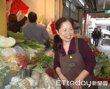 韓國瑜愛河畔就職典禮邀陳樹菊　最強菜販合體「讓高雄充滿愛」