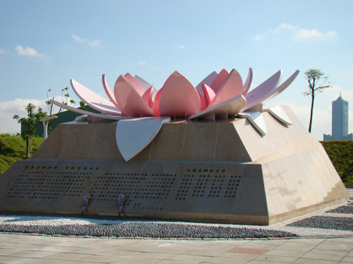 2013年08月7日 13:54意外發生後,地方為了紀念這些年輕女子,建造二十