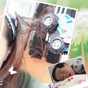 「孩子的孝心」毀了秀髮！　媽媽拎「玩具車髮捲」崩潰
