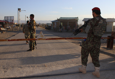 塔利班3度攻擊阿富汗軍事基地　釀43死15傷！和平談話今重啟