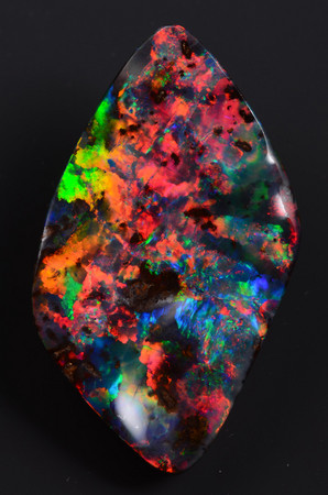 张碧潭收藏的黑蛋白石,只给看不舍卖.