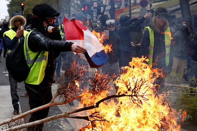 法國「黃背心」示威蔓延歐洲　川普趁亂炒作：廢掉巴黎協定