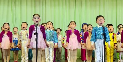 5歲就台上高唱「金正恩萬歲」　北韓祖傳三代洗腦密技