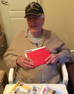 女兒臉書徵信全球響應！　美二戰老兵「收5萬張生日賀卡」笑開懷