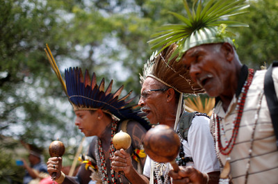 巴西總統兌現選前承諾放寬雨林管制　原民團體：暴力衝突將加劇