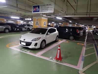 好市多友善車位被佔…員工臭臉回:週末免費隨便停 她傻眼:我孕婦帶小孩ㄟ