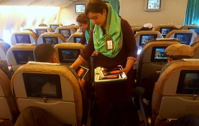 空服員被投訴「太胖」　巴基斯坦航空：不減肥就等著被停飛