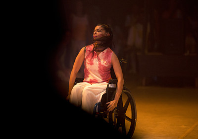 流彈導致半身癱瘓　委內瑞拉女孩用輪椅追求舞蹈夢