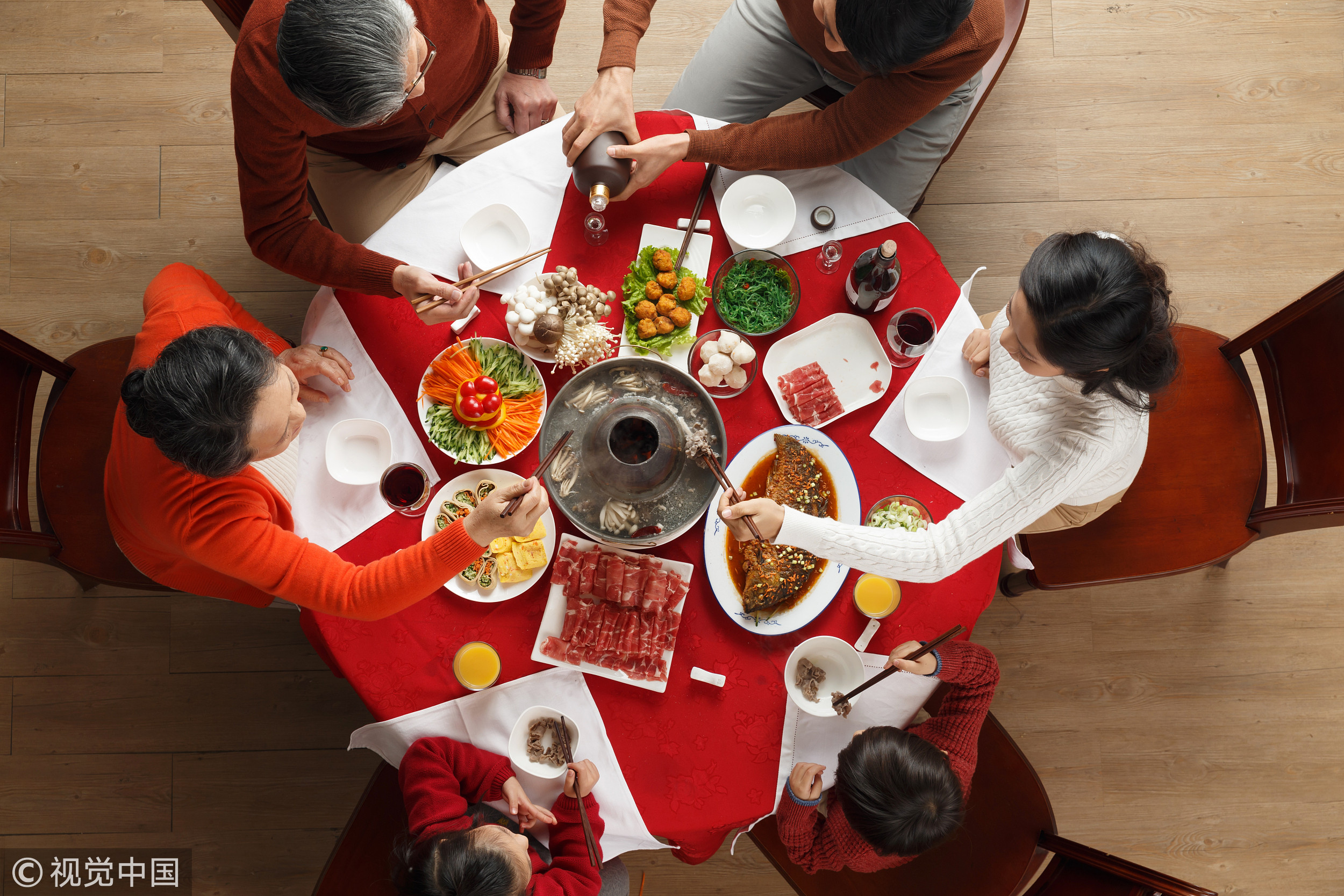 结婚没?赚多少?过年亲友狂「关心」 压力大到忧郁症