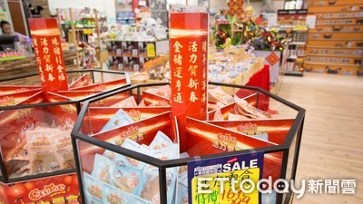 年夜飯齊團聚　寵物雲「年貨大街」加菜吃飽過好年…給牠簡單的幸福