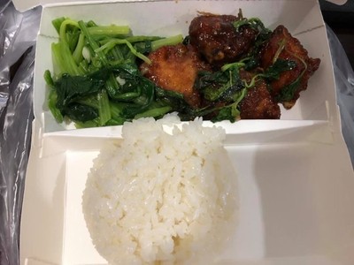自助餐70元吃這樣！她一聽價格傻住　網曬「高CP便當」互相傷害