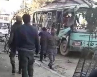 快訊／敘利亞巴士爆炸「車頂破洞」窗全碎車體焦黑　至少2死12傷