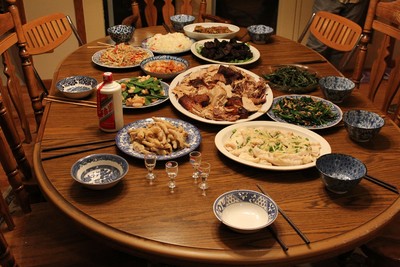 回南部吃年夜飯！忘給公婆紅包她遭趕出家門...被逼視訊「下跪磕頭」