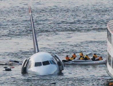 飛機引擎全故障…機長破降水面救了全機　「哈德遜奇蹟」10週年