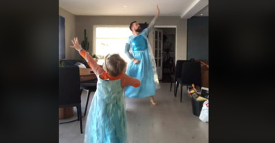 4歲兒想扮「艾莎」　暖爸穿公主裙陪他嗨跳「 Let It Go」