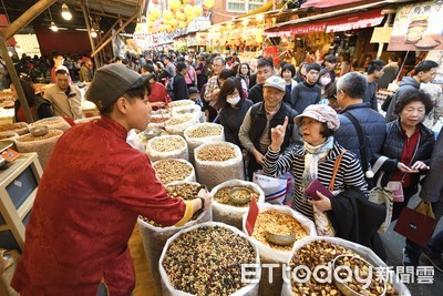 還在奔波辦年貨？學年輕人不出門　折扣到手簡單淘到「新」新年