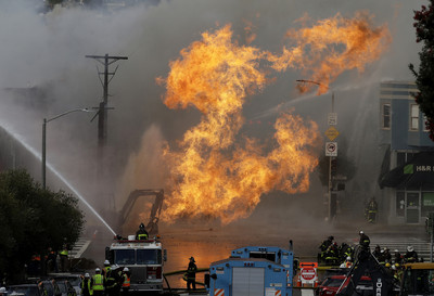 影／舊金山瓦斯氣爆「火焰轟9公尺」燒5棟樓！　目擊者：以為是炸彈