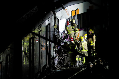 西班牙2火車「迎頭對撞」釀至少1死上百傷　民代曝：人為疏失