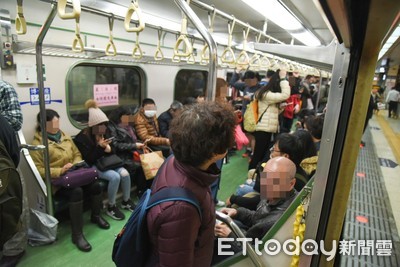 坐博愛座遭吼:快起身!骨折妹怒飆回擊「Hold全場」 正義魔人臉腫:慚愧