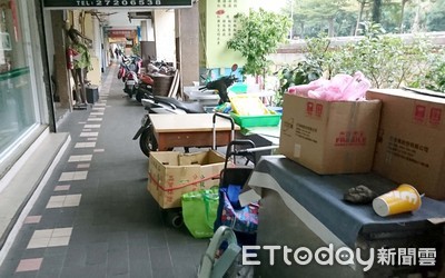 新北推機車退出騎樓!他盼同步「拆除1樓外推」開罰占用營業 網秒嘆:很難