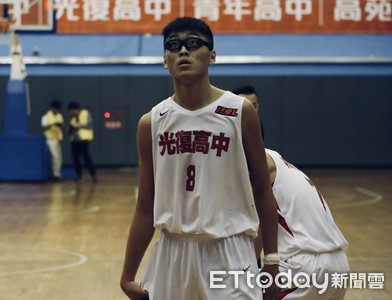 HBL/喬楚瑜對決涂亦含 雙20壓倒青年