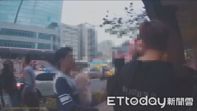 相約K歌變互毆!妙齡女抱狗打群架 見警出現秒哀求:不要這樣鬧
