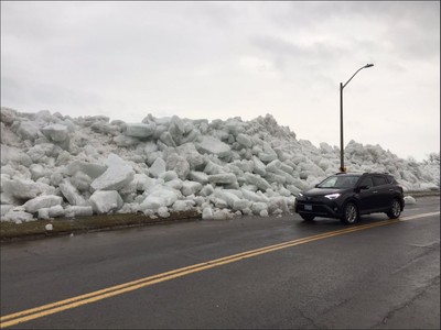 冷風暴狂襲美國東岸　30英尺冰海嘯「自體築牆」五大湖畔
