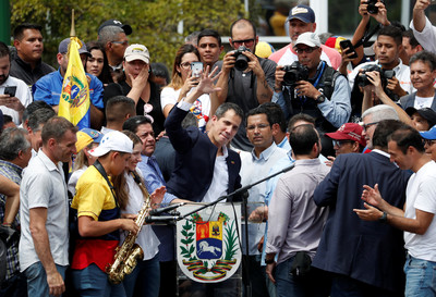 瓜伊多打破禁令返抵委國！支持者聚集廣場迎接...馬杜洛政府陷兩難