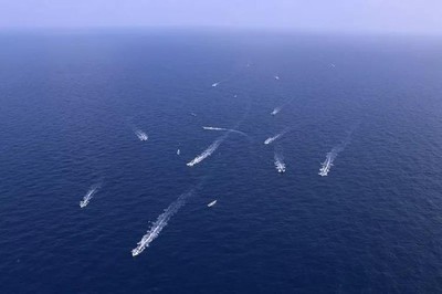 闖入亞丁灣「海上狼窩」　崑崙山艦擋44艘小艇護商船