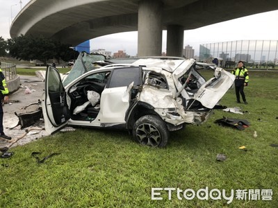 快訊／65快速道路「速霸陸摔下橋全毀」　業務主任無生命跡象