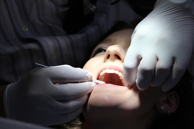 細菌鑽進牙齦傷口！超音波洗牙　有「這6種病」的你當心了