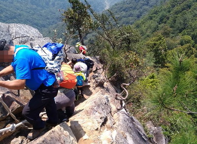 爸媽帶5小爬鳶嘴山徹山「球鞋走頁岩片稜線」　空勤總隊看不下去教育了