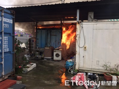 快訊/梧棲貨櫃屋竄火!警消急援灌救…清查火場見「床上躺焦屍」