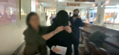 FRIDAYS偷拍10人全身看光光!父母護駕「兒有病」狂噴記者:都道歉了