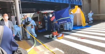 駕駛稱「踩了煞車卻加速」　神戶公車暴衝釀2死多人傷