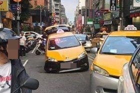 Uber空白6小時!計程車「全體出動」拚未來 ... 北市小黃衰栽馬路坑洞