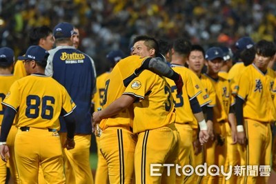 中職/送陳江和筆記本跟筆 彭政閔:他記憶力不好