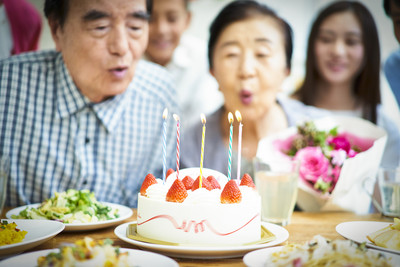 母親節最愛大餐、蛋糕慶祝！營養師搖頭：對長輩健康很負擔