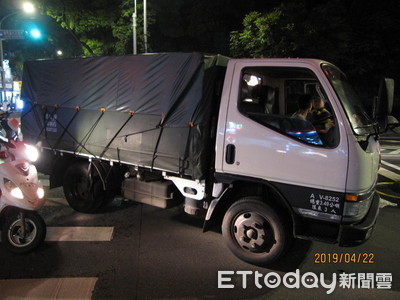 生前緊握機車把手「保下後座同學性命」　19歲女大生撞車尾亡