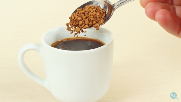 ▲最新型的技術透過冷凍乾燥法製造，使即溶咖啡粉達到乾燥且又具有如同造粒一樣具有內部空隙的效果。（圖／食力 foodnext）