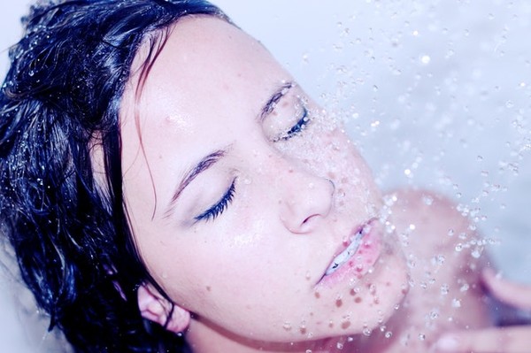 ▲化妝水是許多人潔顏後的保養第一步驟，你會怎麼選擇拍化妝水的方式呢？（示意圖／翻攝自Pexels）