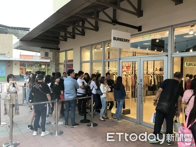 BURBERRY OUTLET試營運人潮擠爆　華泰三期搶先逛，7折Dyson買得到