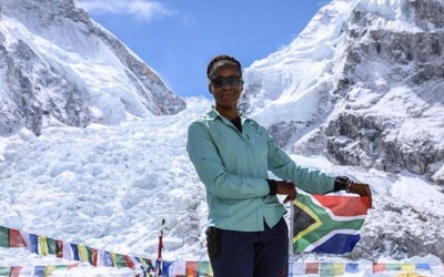 非洲首位黑人女性征服珠峰　為募款助貧困小學蓋圖書館