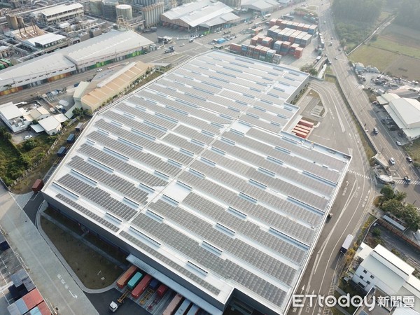 ▲台電以智慧電網布局未來，從創能、儲能、節能及系統整合等四大層面全面強化電網體質，力求達成我國能源轉型之目標。（圖／記者林悅翻攝，下同）