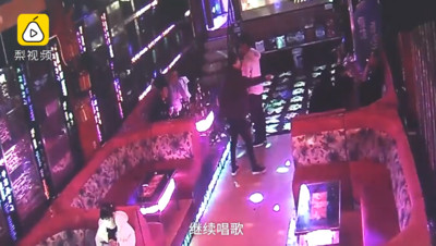 嫌鄰座「唱歌難聽」！　屁孩耍帥圍毆2男：沒想到他們乖乖出來