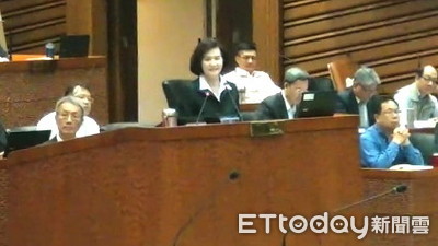 「這可以嗎？」林姿妙備詢請祕書長坐旁邊　引爆爭議