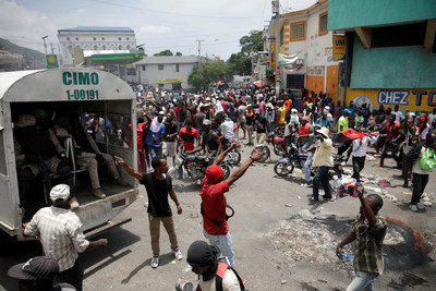 海地總統貪汙引發社會動盪　數千人上街高喊摩依士下台